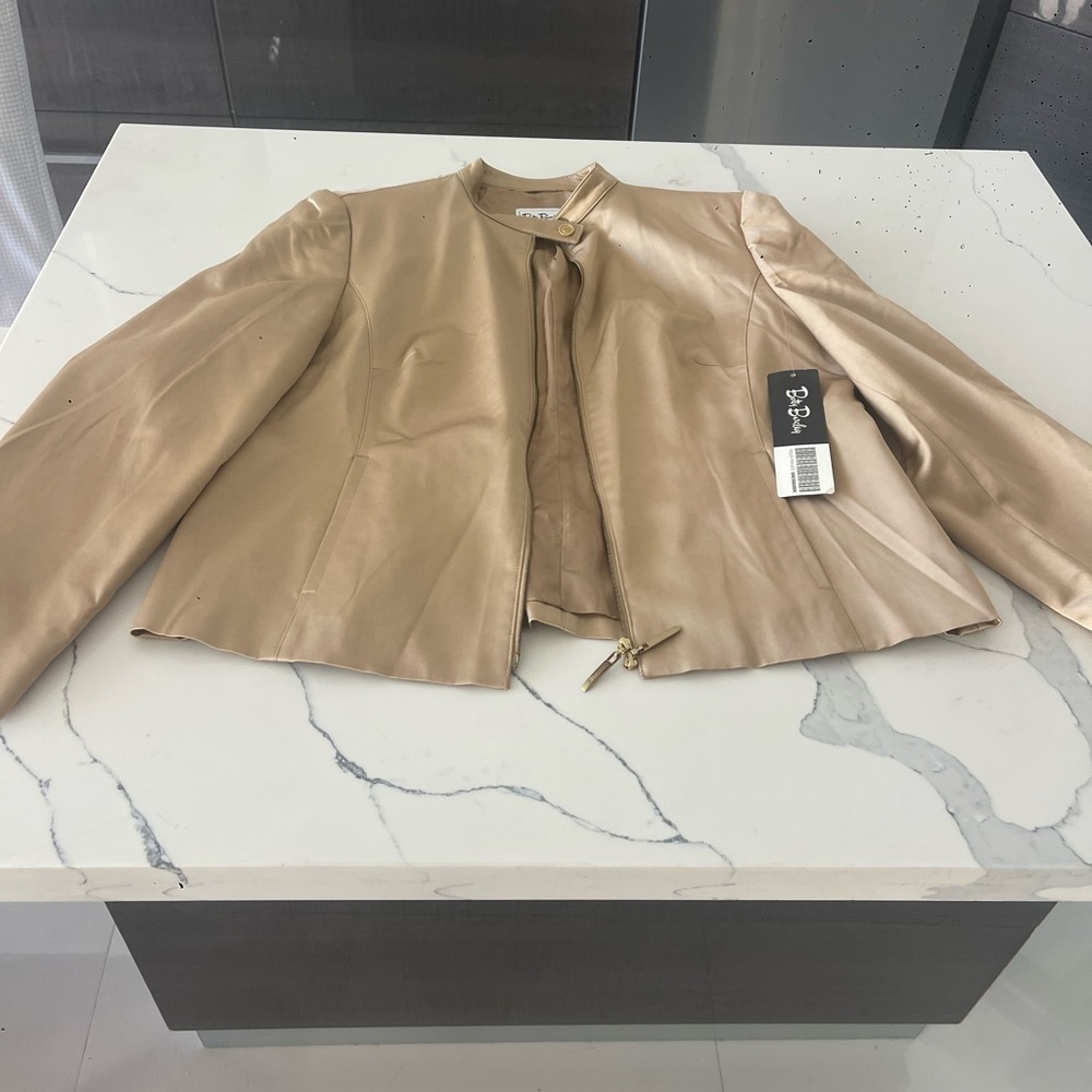 NWT Betty Barclay Champagne Gold Cropped Blazer – European Chic million dollar